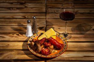 Carne si carnati la garnita