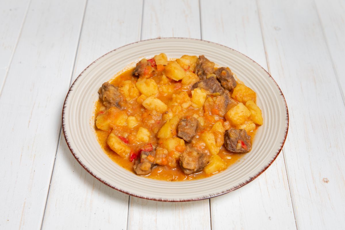 Tocanita de vitel cu legume Tocanita de vitel cu legume