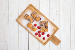 Pandispan cu fructe de padure