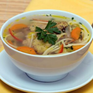 Supa de pui cu taietei de casa